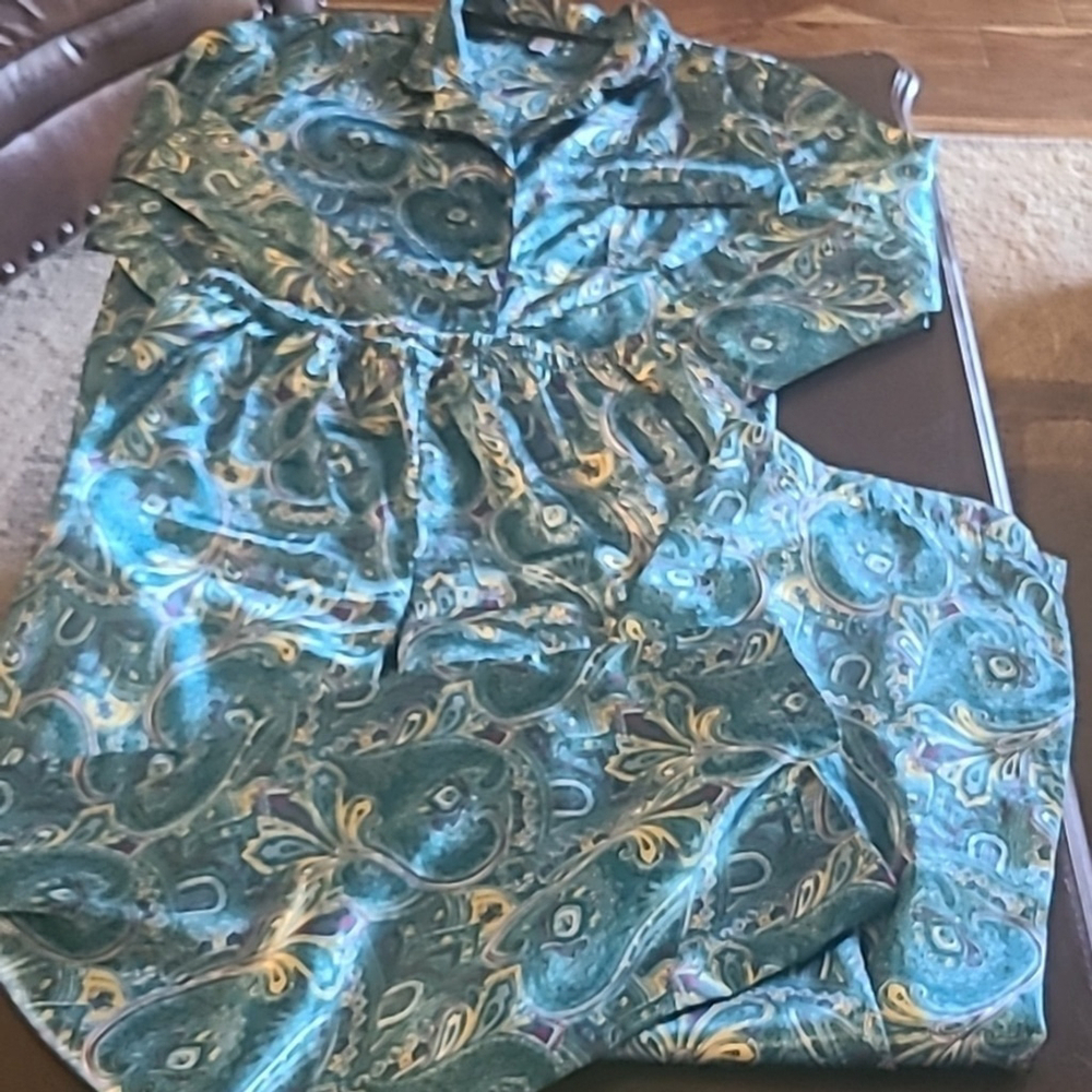 Jaclyn Smith vintage satin Paisley pajama set in EUC. Blue. (#1377)Sz. L